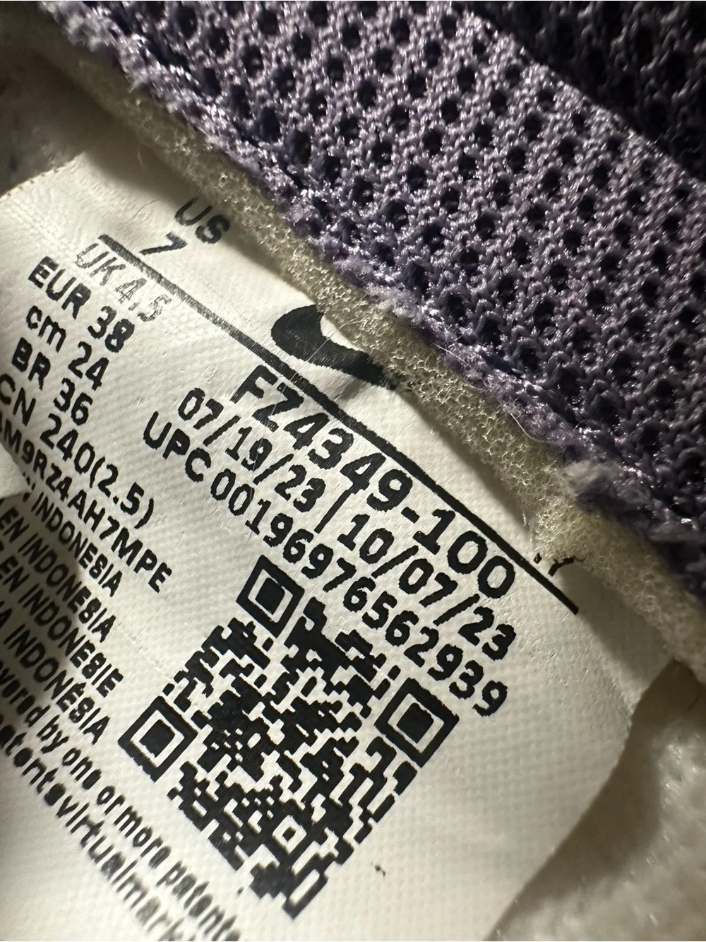 Nike Kids/women’s Low-Top Sneakers in Purple and Cream